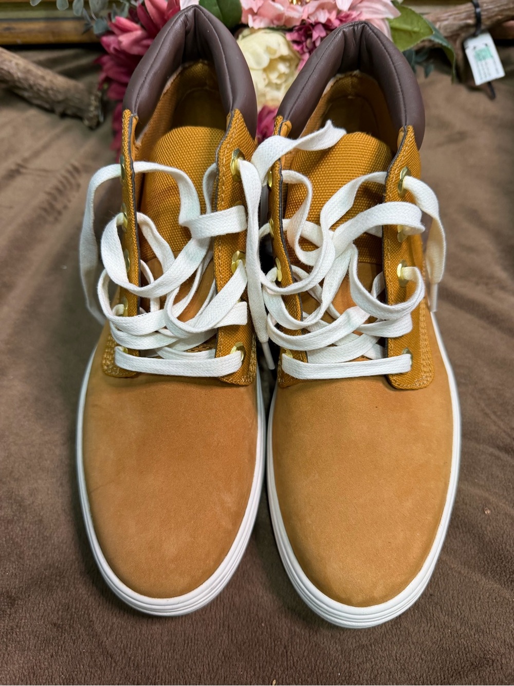 Timberland Women’s 7.5 Wheat Nubuck High Top Sneaker Boots Lace Up NWOB